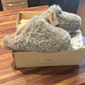 Shepherd of Sweden Sheepskin Jenny Slippers size 9 (EU 40)
Soft slip-on slippers